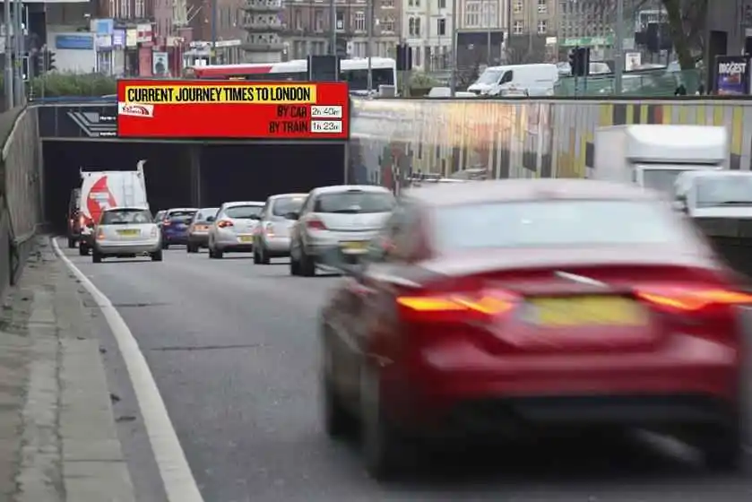 Contoh Billboard dengan Desain Visual yang Kurang Menarik